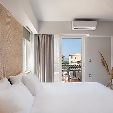 Alexia Beach Hotel Agia Marina  ภายนอก รูปภาพ