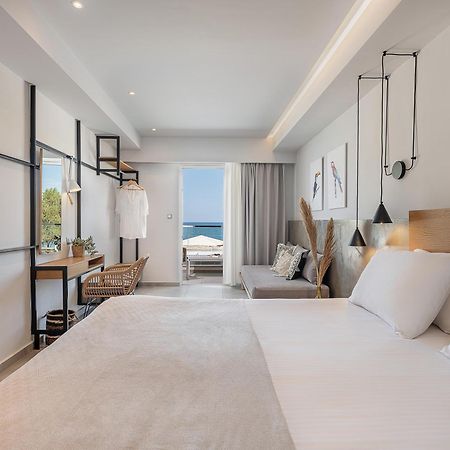Alexia Beach Hotel Agia Marina  ภายนอก รูปภาพ