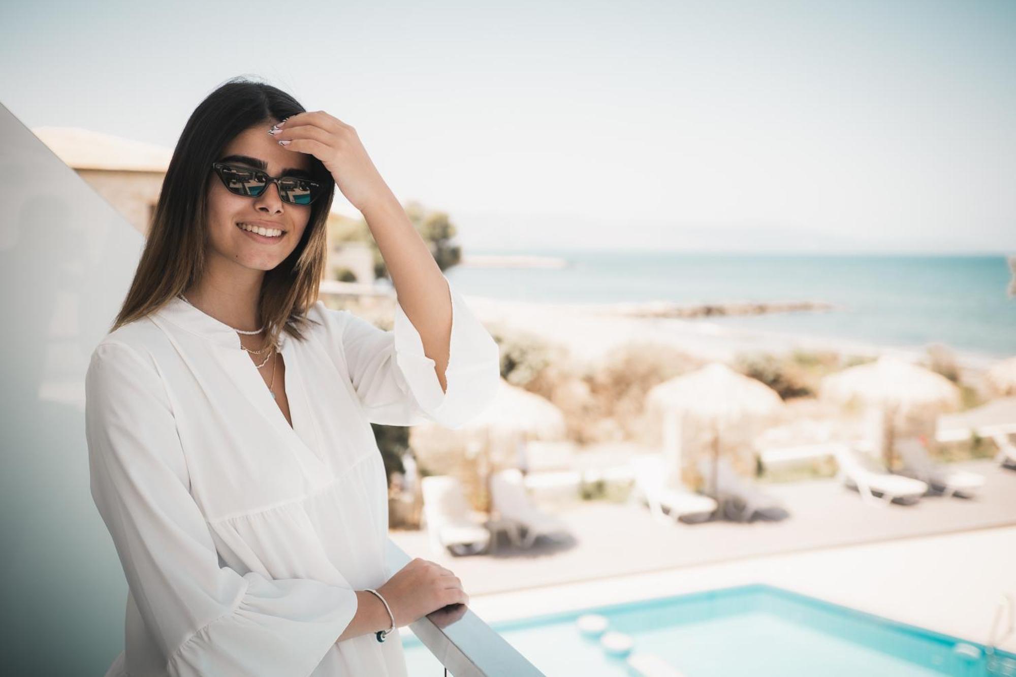 Alexia Beach Hotel Agia Marina  ภายนอก รูปภาพ