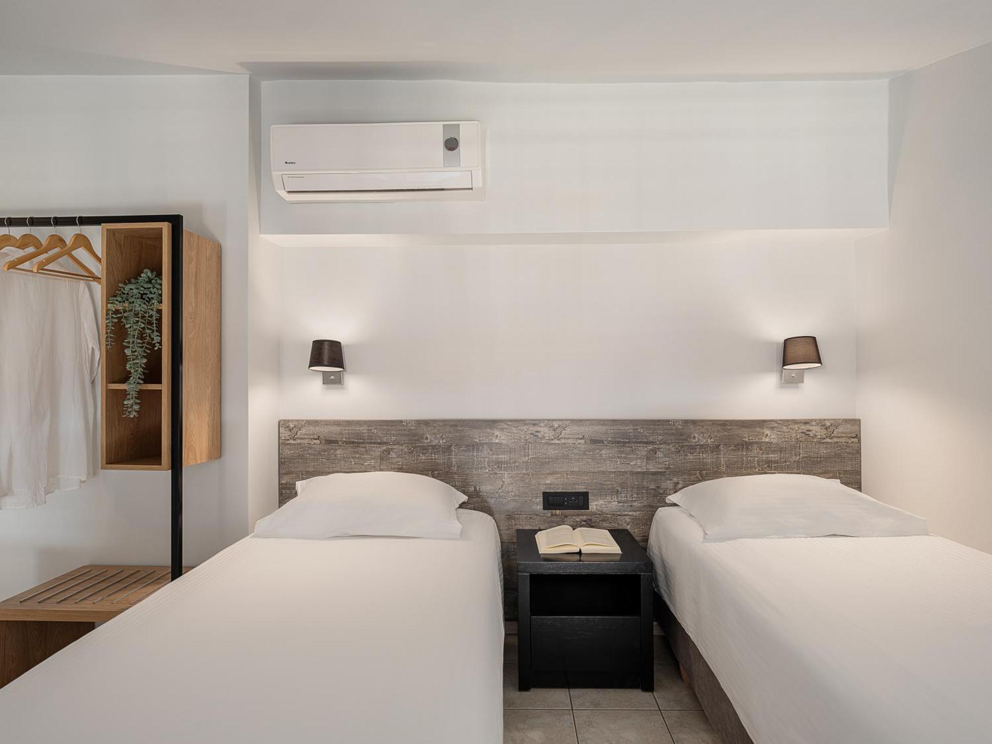 Alexia Beach Hotel Agia Marina  ภายนอก รูปภาพ