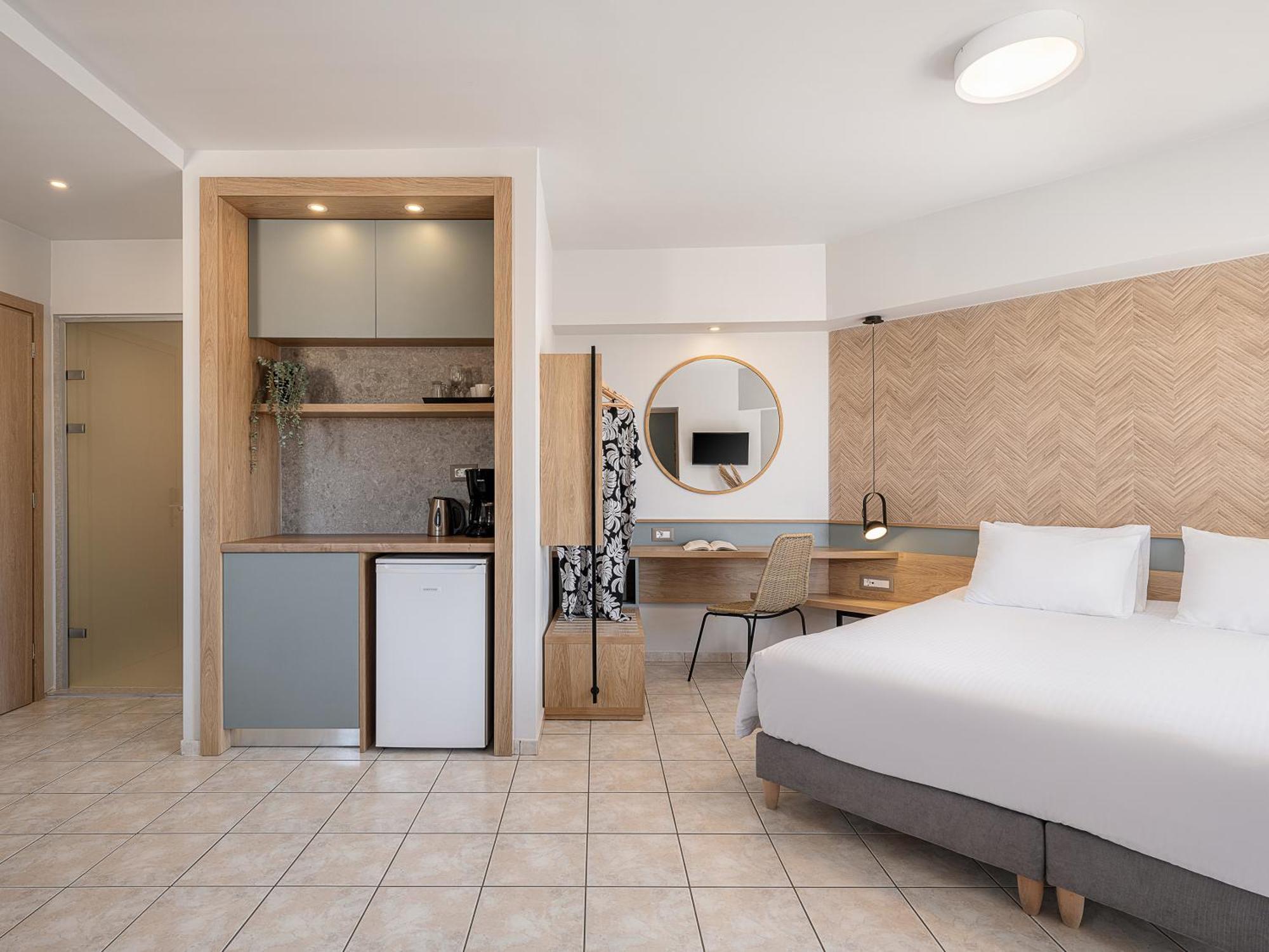 Alexia Beach Hotel Agia Marina  ภายนอก รูปภาพ