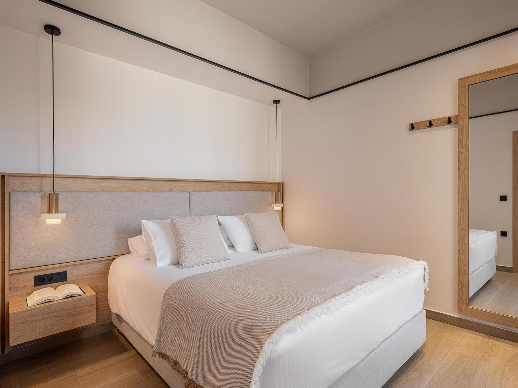 Alexia Beach Hotel Agia Marina  ภายนอก รูปภาพ