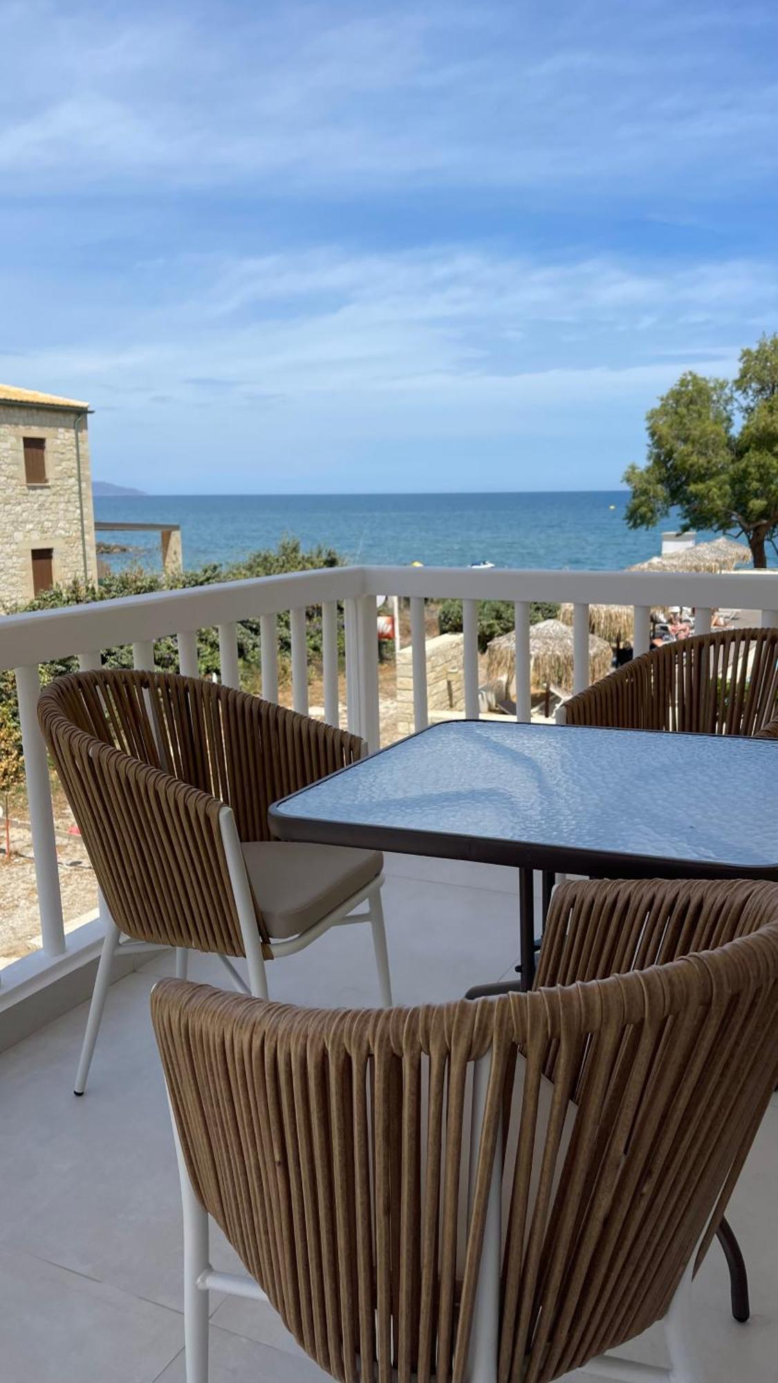 Alexia Beach Hotel Agia Marina  ภายนอก รูปภาพ