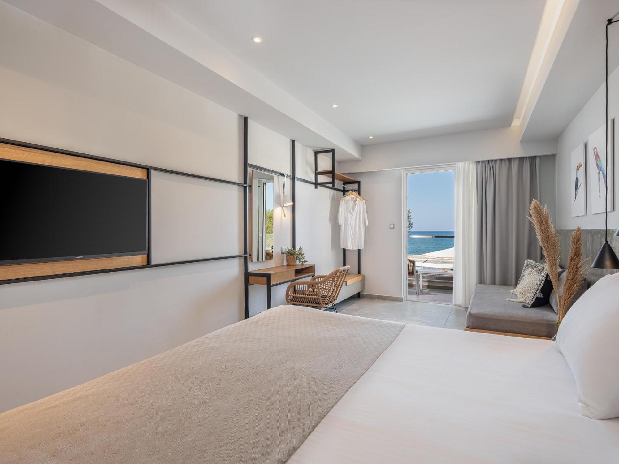 Alexia Beach Hotel Agia Marina  ภายนอก รูปภาพ