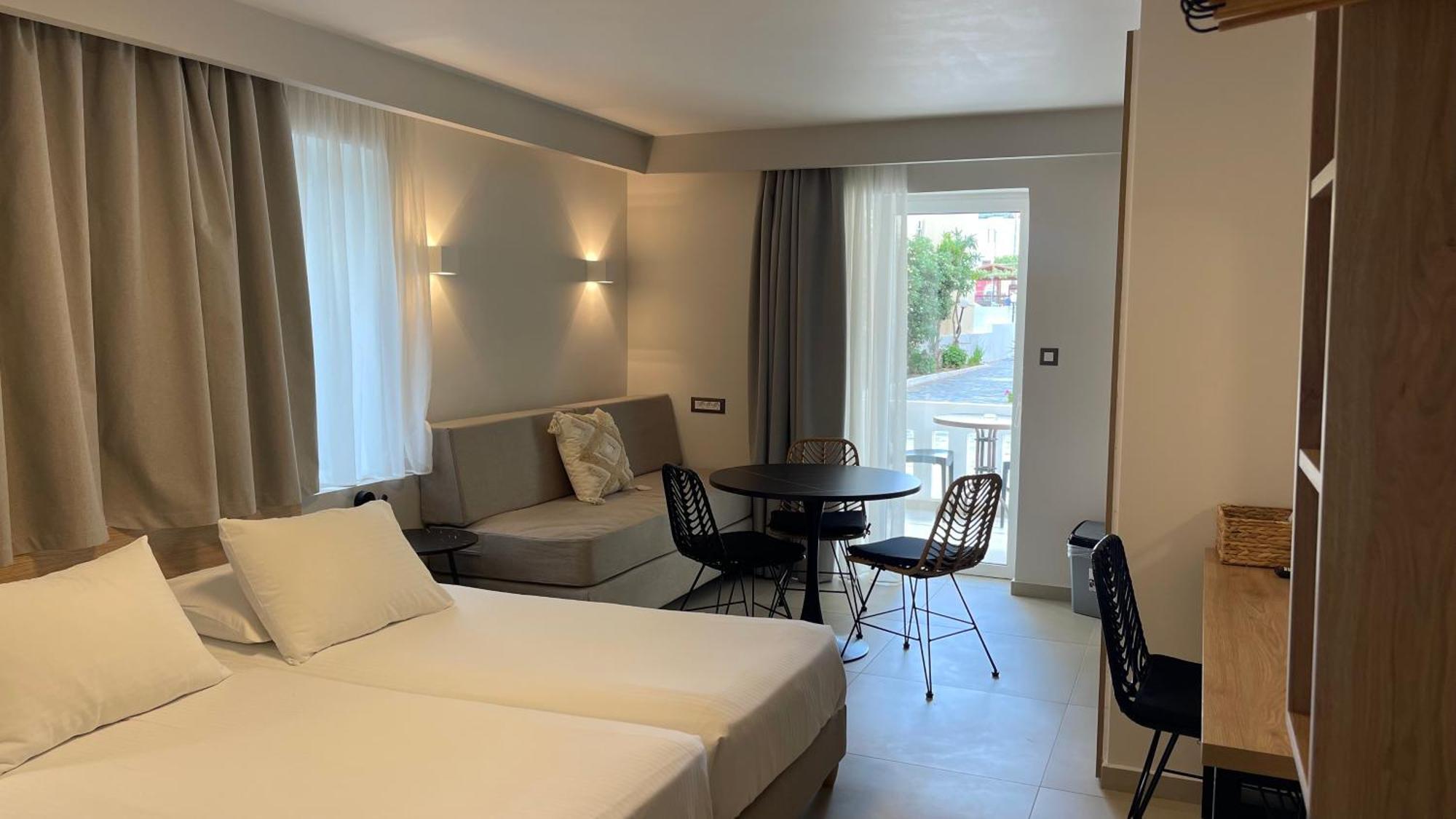 Alexia Beach Hotel Agia Marina  ภายนอก รูปภาพ