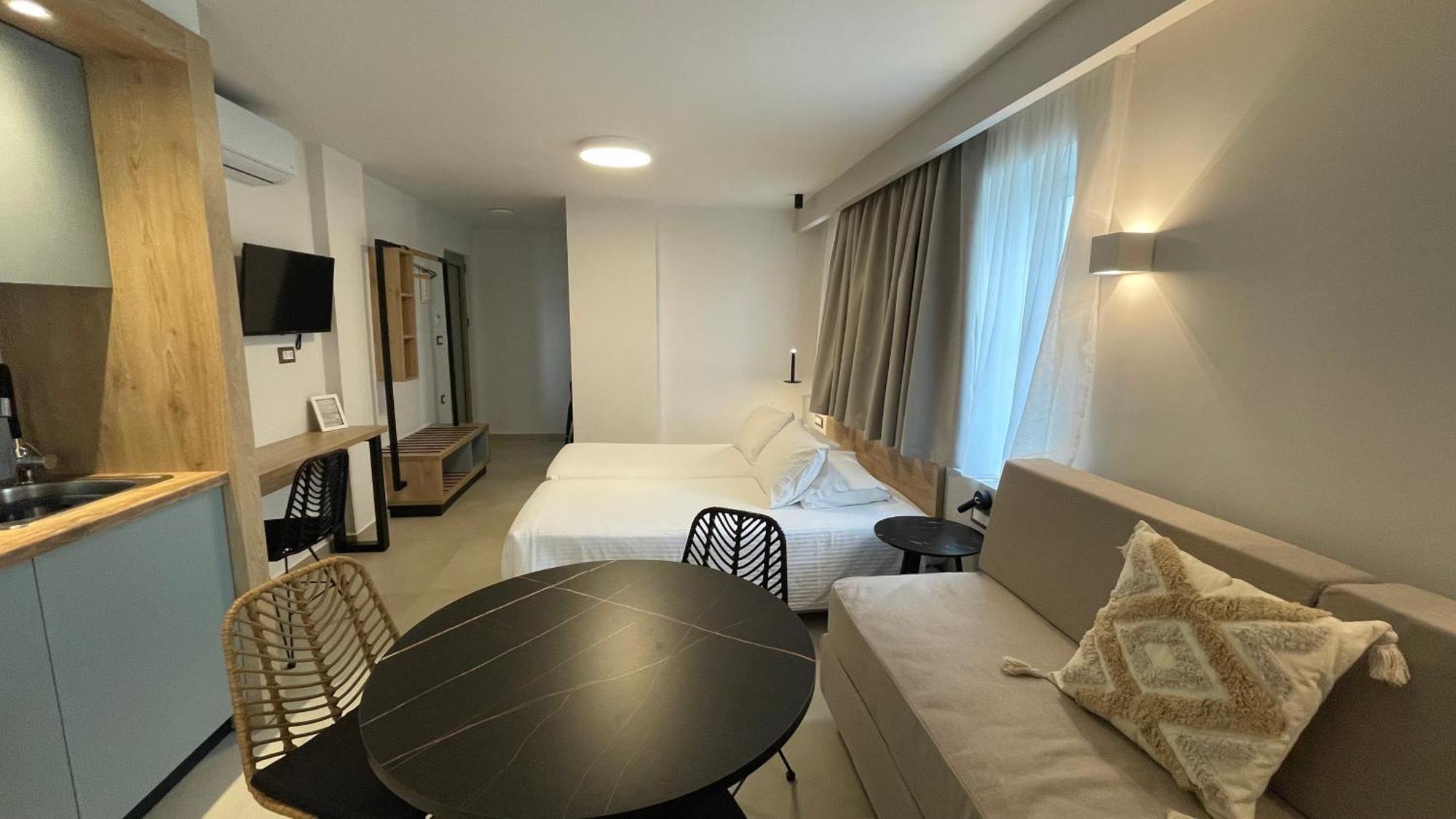 Alexia Beach Hotel Agia Marina  ภายนอก รูปภาพ