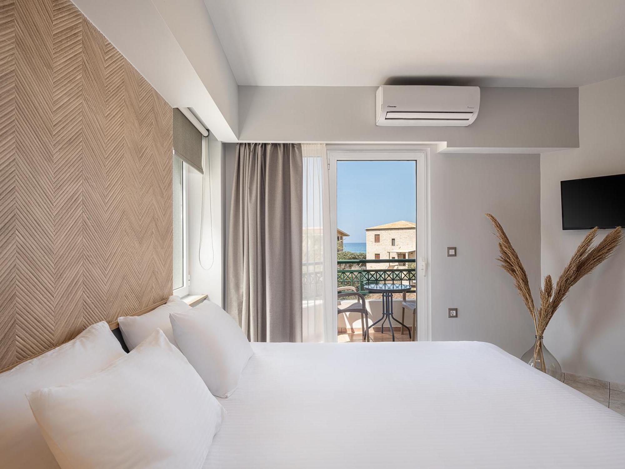 Alexia Beach Hotel Agia Marina  ภายนอก รูปภาพ