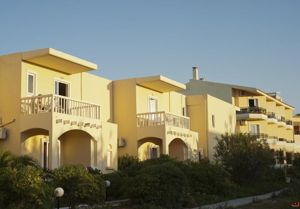 Alexia Beach Hotel Agia Marina  ภายนอก รูปภาพ