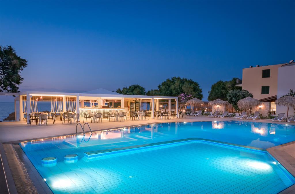 Alexia Beach Hotel Agia Marina  ภายนอก รูปภาพ