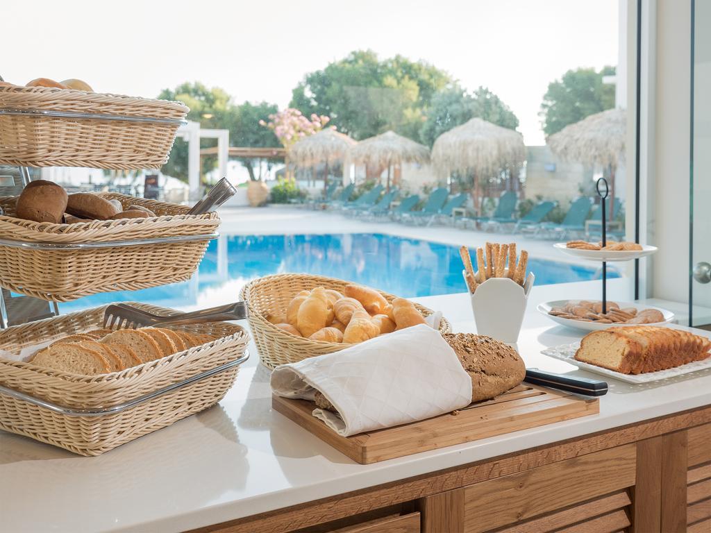 Alexia Beach Hotel Agia Marina  ภายนอก รูปภาพ